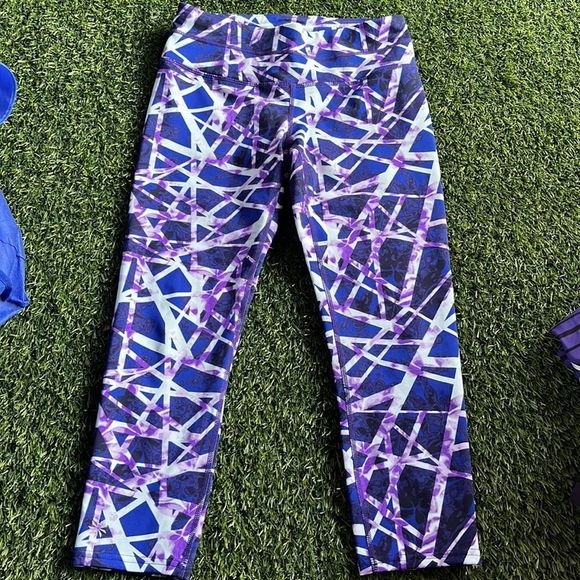 Athleta Floral Geo Sonar Capri Blue Leggings - Picture 4 of 7